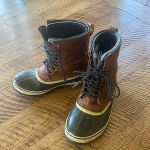 Sorel Handcrafted/Natural.   WATERPROOF Excellent Condition